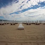 Menada Romance Marine 阳光海滩