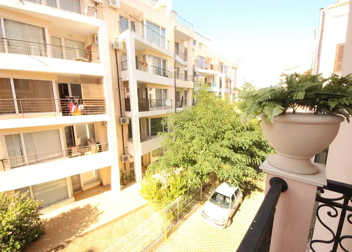 Menada Romance Marine Apartment *